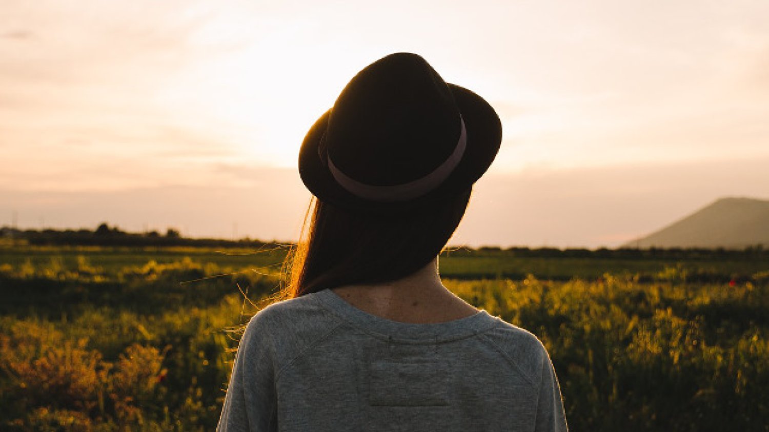 Fot. Pixabay / [url=https://pixabay.com/en/woman-country-side-hat-summer-792818/]Republica[/url] / [url=https://pixabay.com/en/service/terms/#download_terms]CC0 Public Domain[/url]
