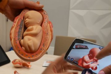 Książeczka "Genesis" o życiu człowieka od MEiN trafi do szkół Książeczka "Genesis" o życiu człowieka od MEiN trafi do szkół