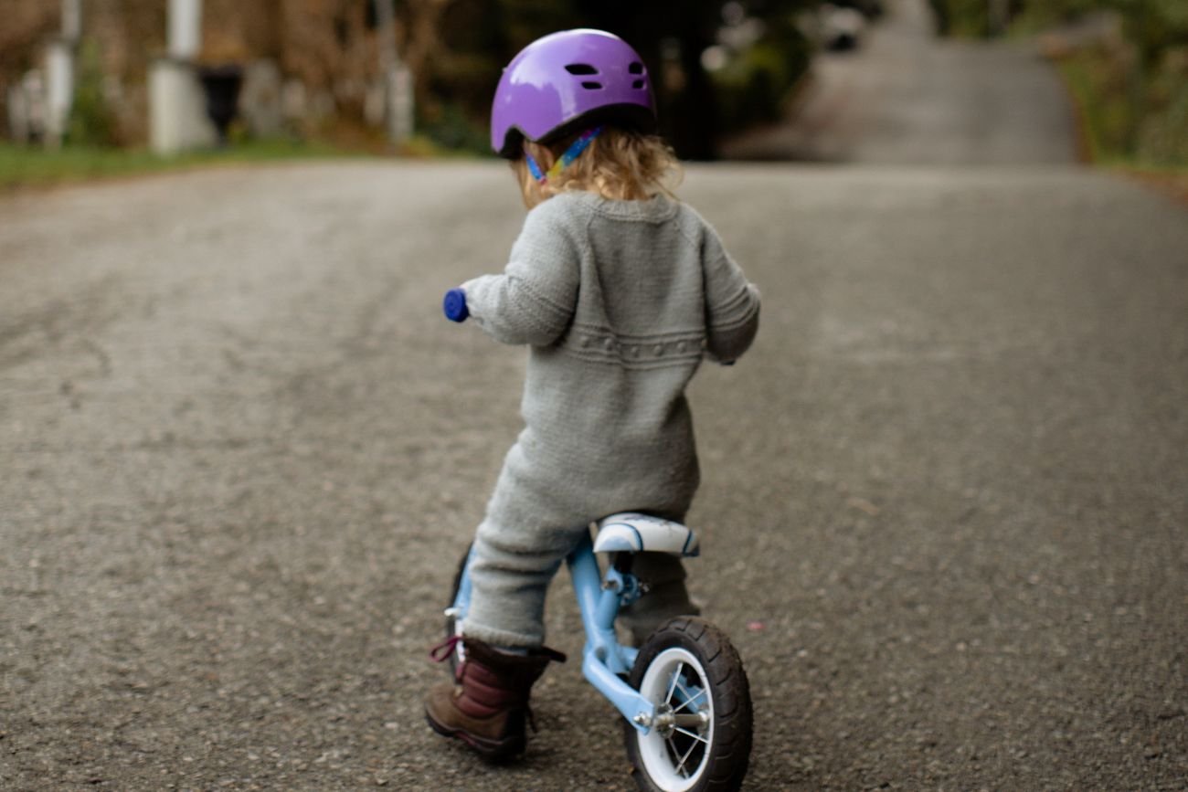 dziecko na rowerze