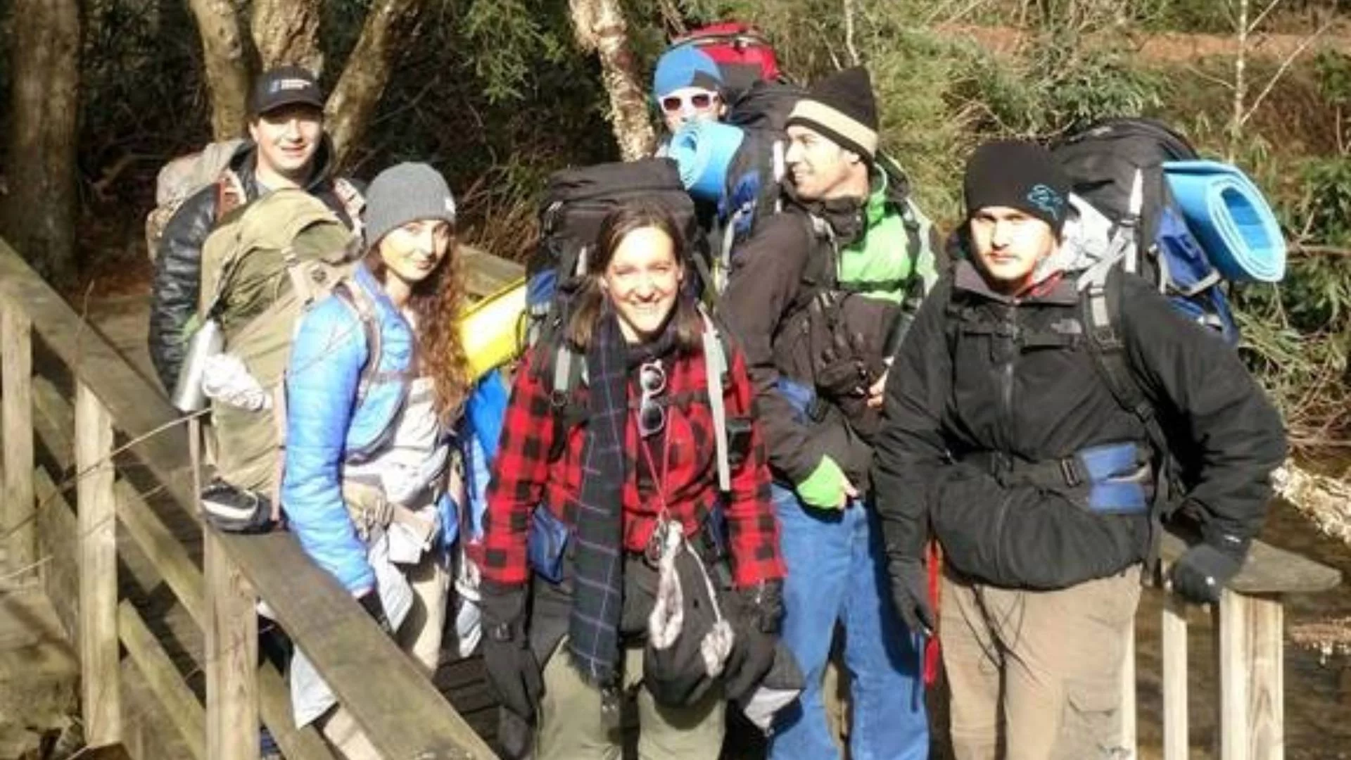 nauczycielka z uczniami na kilkudniowej wycieczce w górach nauczycielka z uczniami na kilkudniowej wycieczce w górach