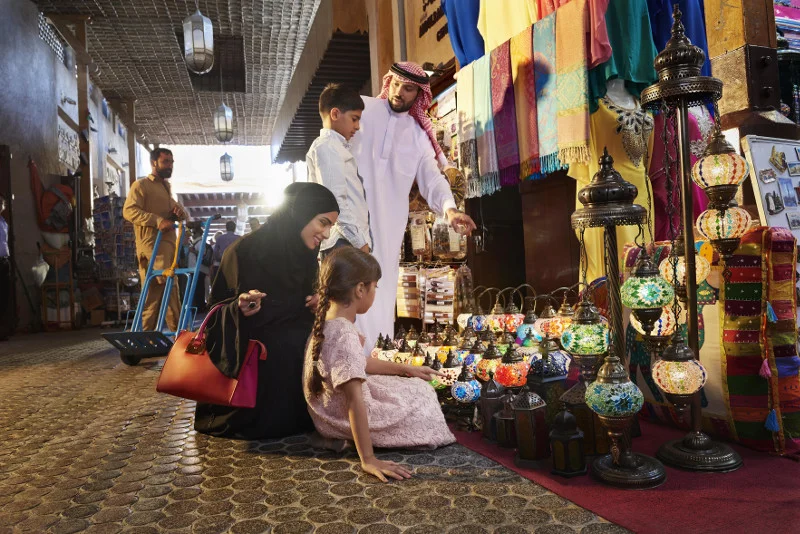 W Dubaju klimatyzowane są również nierzadko sklepiki działające na tradycyjnych bazarach