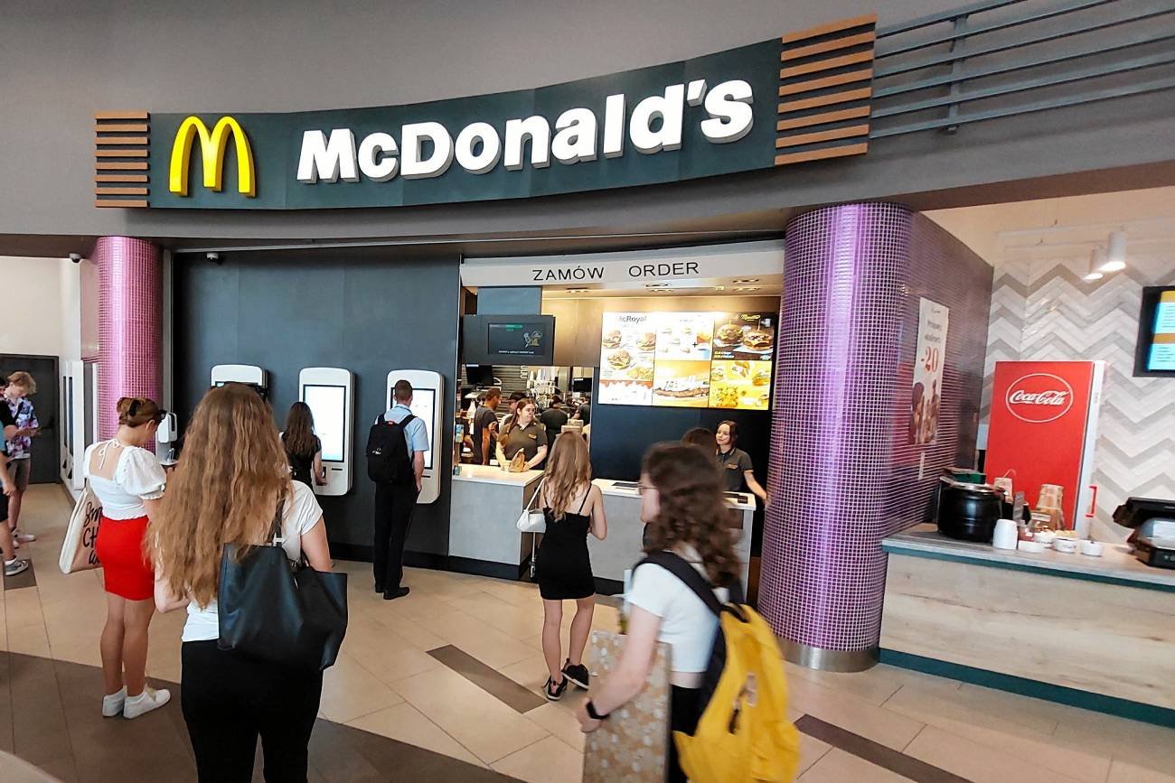 Oceniła rodziców w McDonaldzie po 4 zdaniach. Matki pokazały jej inną perspektywę