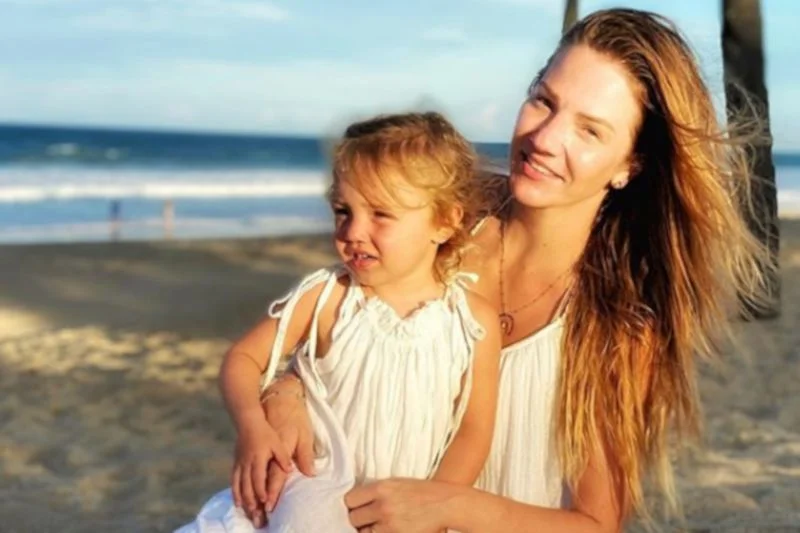 Hanna uwielbia każdą wolną chwilę spędzać z córkami na plaży