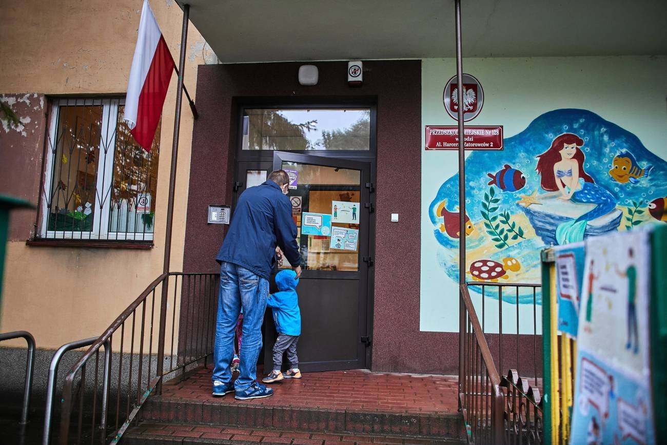 ZUS będzie monitorował co miesiąc wypłaty z 800 plus. Rodzice będą sprawdzani w pracy