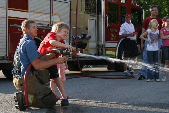 Bezpiecznego zachowania w czasie pożaru trzeba uczyć od dziecka