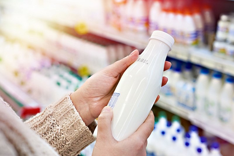 Syropy do mleka Herbapol o smaku kakao i truskawki to suplementy diety, wzbogacone specjalnie dobranym kompleksem witamin i minerałów – szczególnie polecanych w okresie intensywnego wzrostu i rozwoju dzieci