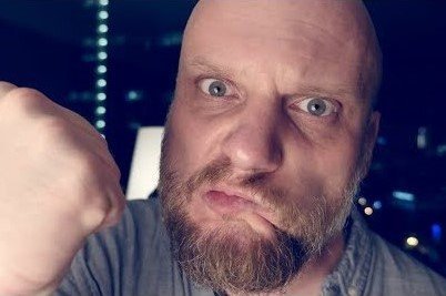 Ojciec Adam Szustak podbija internet antyporadami małżeńskimi: "Jak stracić żonę".