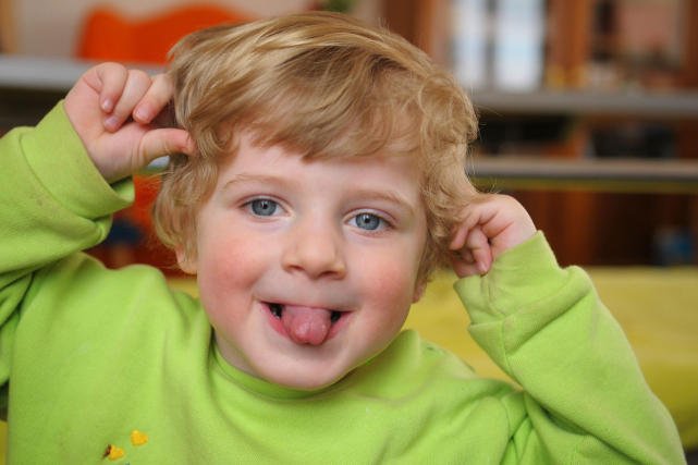 Dzieci w przedszkolach uczą się nie tylko dobrych rzeczy. Bardzo łatwo przyswajają też przekleństwa i nieelegancki zachowania