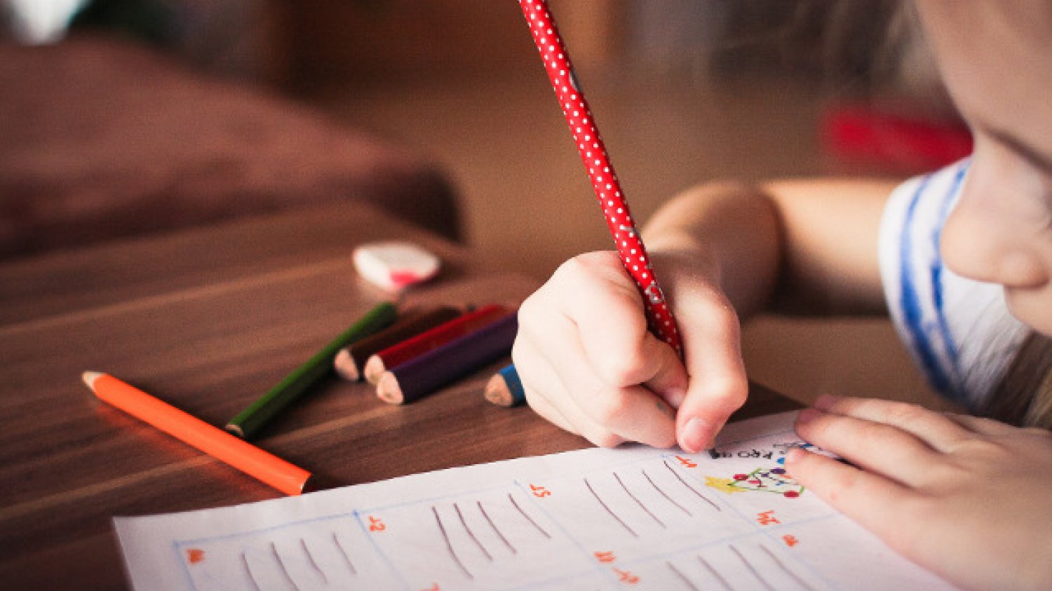 Fot. Pixabay / [url=https://pixabay.com/en/child-kid-play-tranquil-study-865116/]picjumbo[/url] / [url=https://pixabay.com/en/service/terms/#usage]CC0 Public Domain[/url]