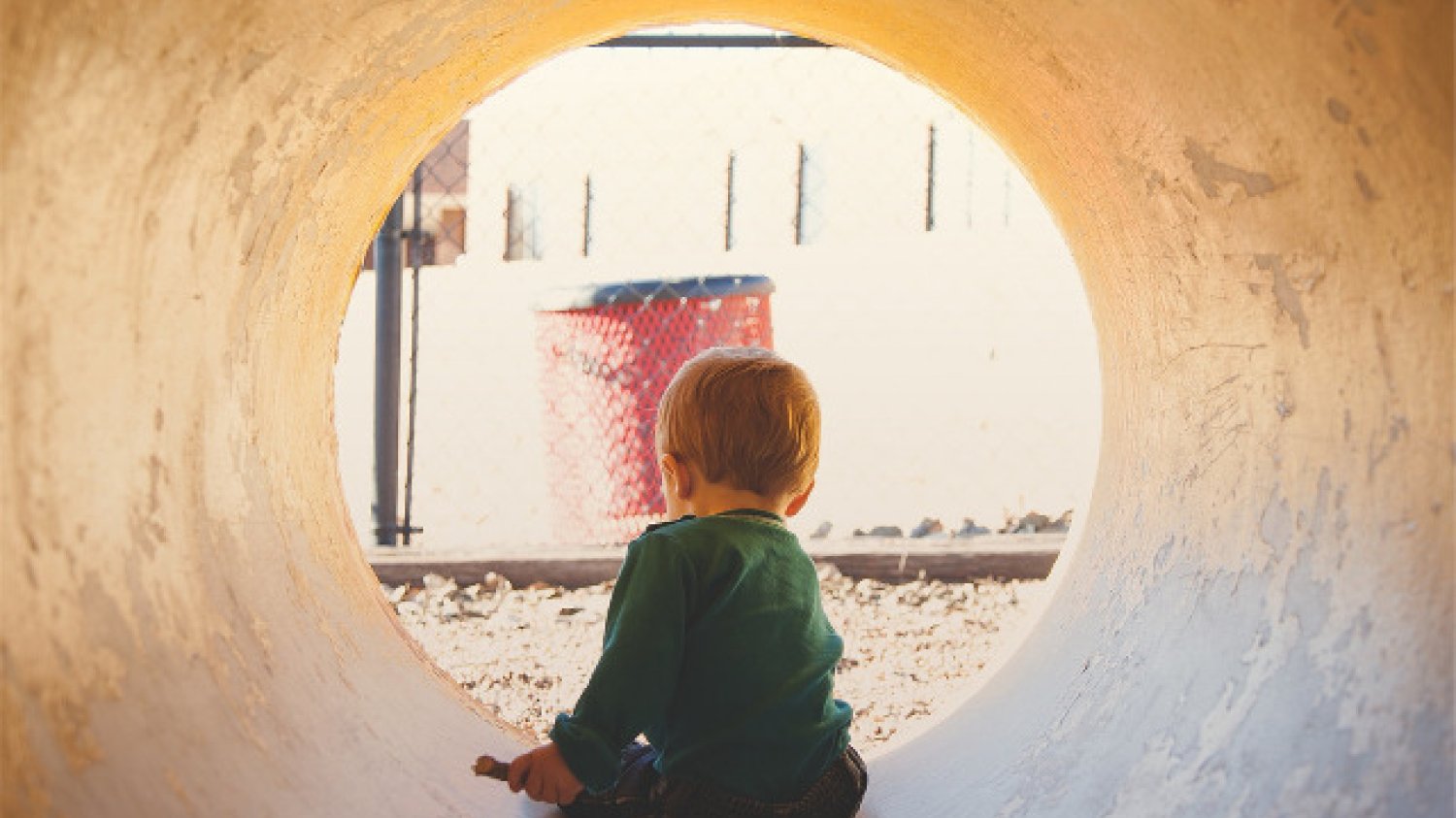Fot. Pixabay / [url=https://pixabay.com/en/child-kid-tunnel-playing-fun-698591/]StockSnap[/url] / [url=https://pixabay.com/en/service/terms/#usage]CC0 Public Domain[/url]