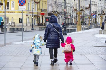 Spacery z dziećmi w mroźny dzień to... świetny pomysł!