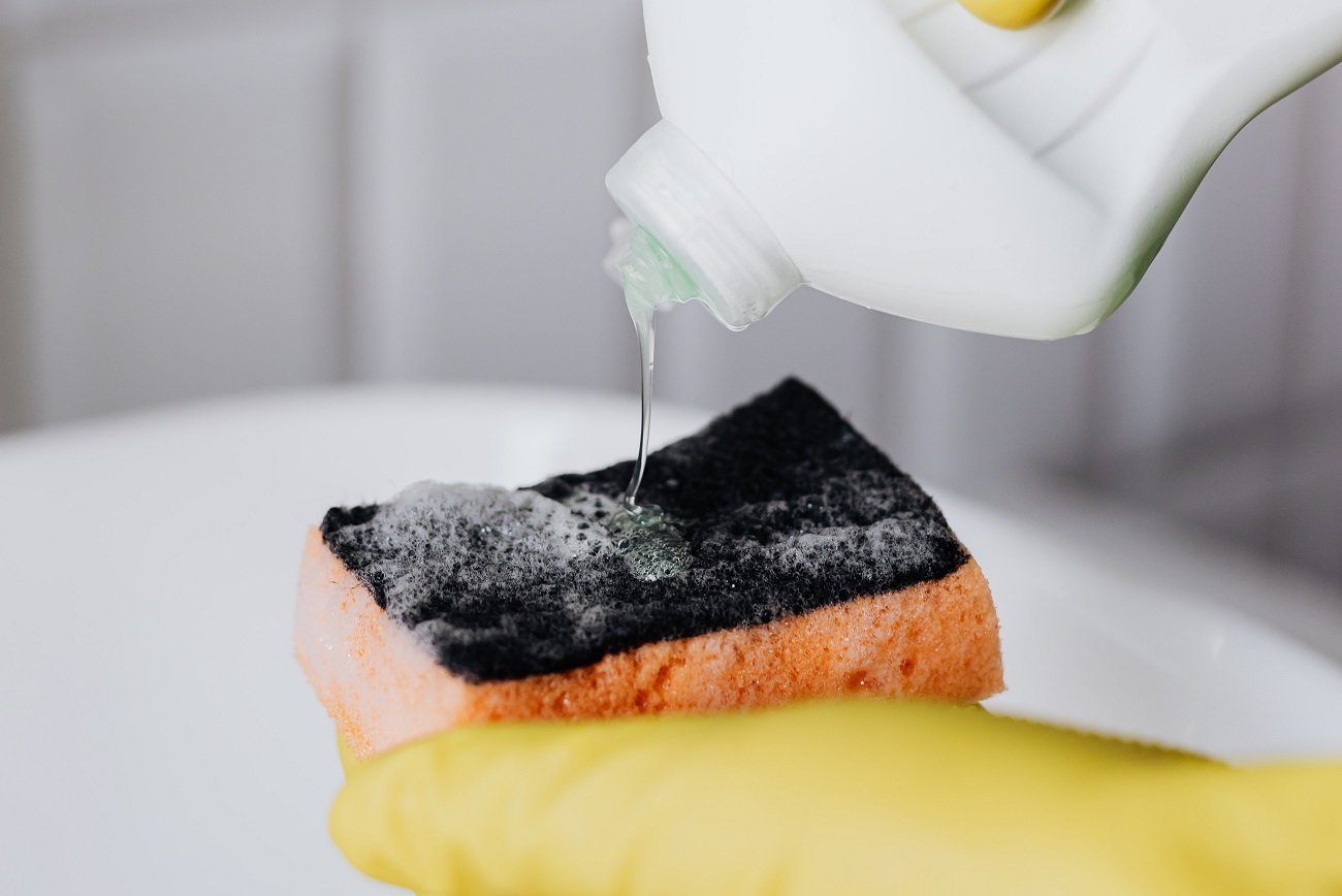 Jakie znaczenie ma kolor gąbki do mycia naczyń?