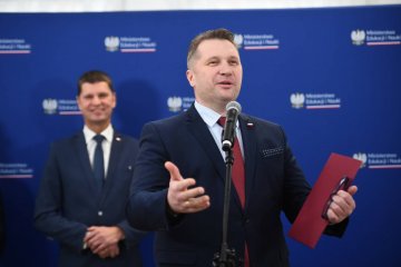 program nauczania, zmiany w nauczaniu, mein, podstawa programowa, lektury do matury, technika, biznes i zarządzanie, łacina język obcy, przemysław czarnek