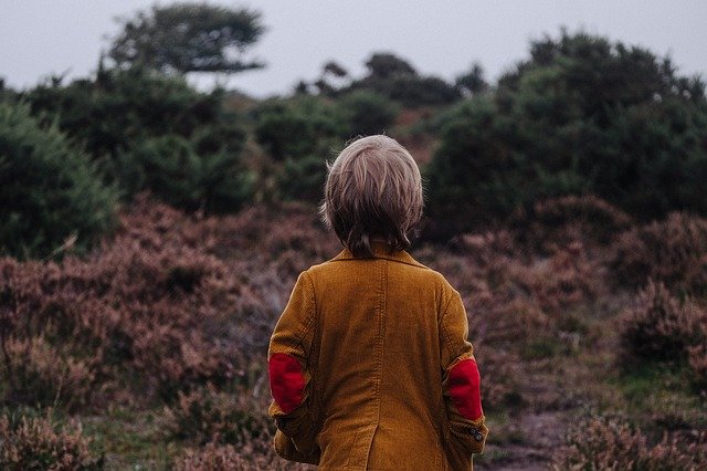 Fot. Pixabay/ [url=https://pixabay.com/en/child-kid-person-outdoors-nature-984041/]Unsplash[/url] / [url=https://pixabay.com/en/service/terms/#usage]CC0 Public Domain[/url]