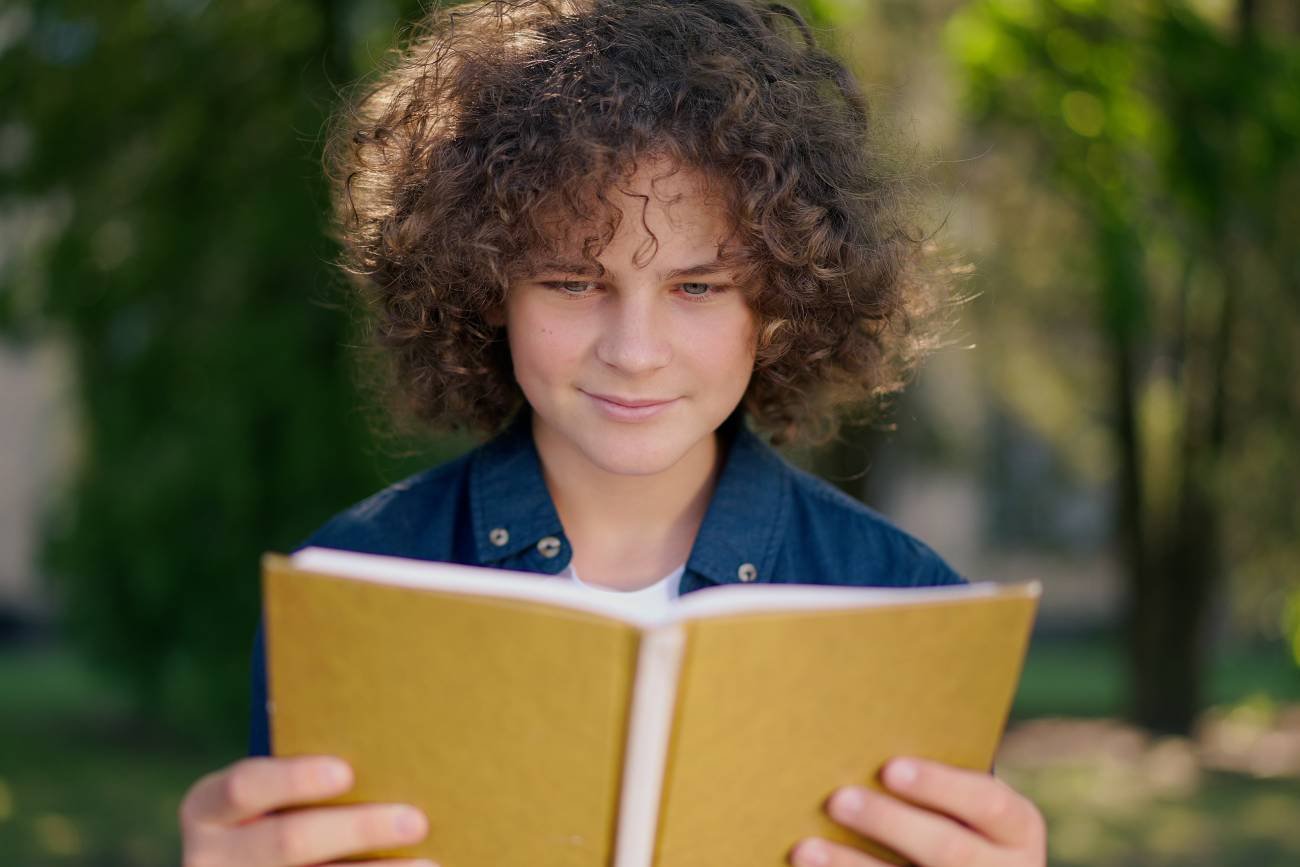 Lektury obrzydziły dziecku czytanie? 9 książek, które pokażą mu, iż to naprawdę frajda