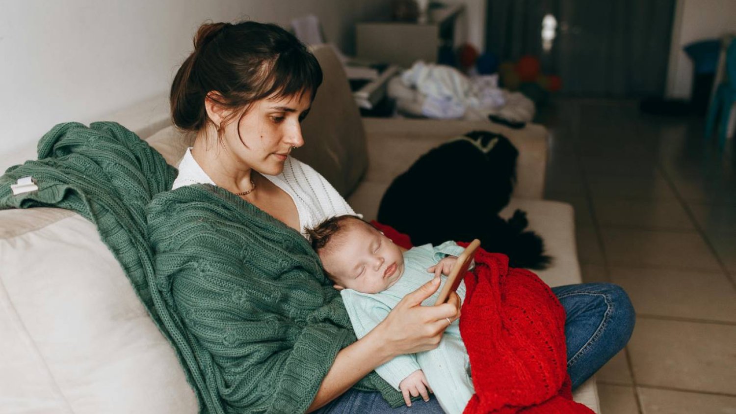 Czy mama opiekująca się dzieckiem w domu powinna też sprzątać i gotować?