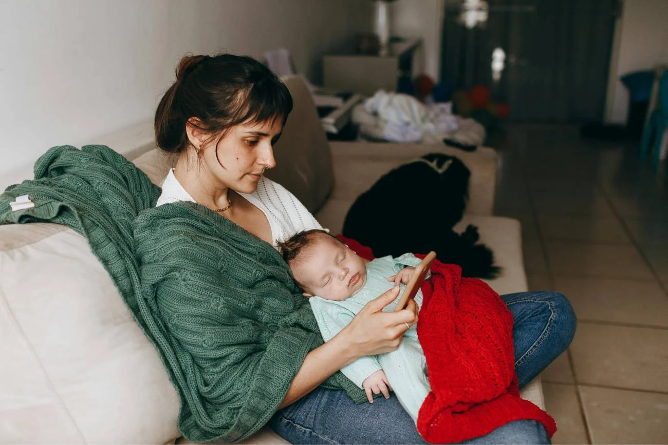 Czy mama opiekująca się dzieckiem w domu powinna też sprzątać i gotować?