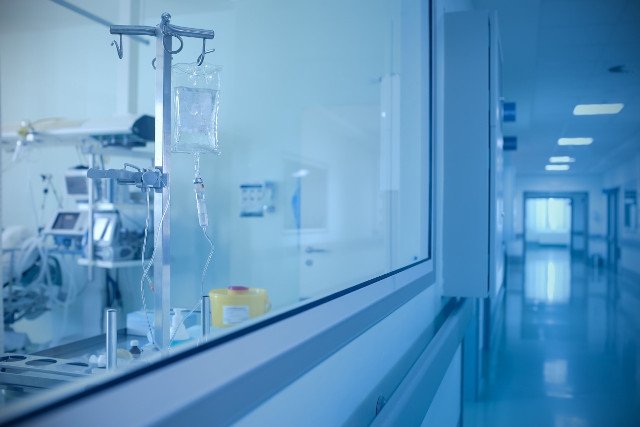 Trzyosobowa rodzina trafiła do szpitala.