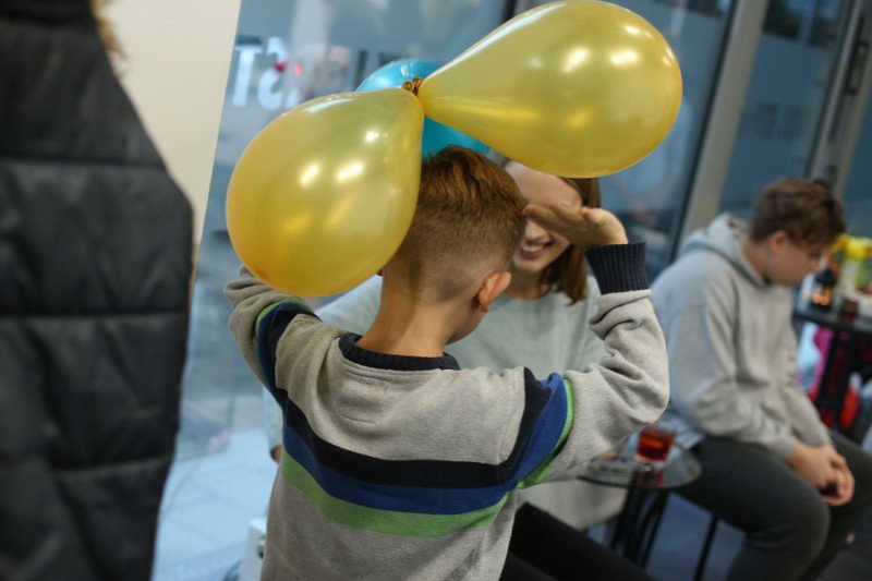 Salon Rozczochrany Harry zaprosił dzieci z domów dziecka na darmowe strzyżenie