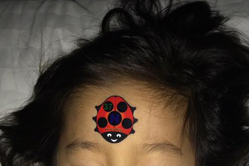 Plaster 48-godzinny, który mierzy dziecku temperaturę może wspomóc rodziców w trudach choroby dziecka.