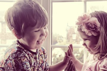 Fot. Pixabay / [url=https://pixabay.com/en/children-friends-people-happy-fun-735868/]963487[/url] / [url=https://pixabay.com/en/service/terms/#usage]CC0 Public Domain[/url]