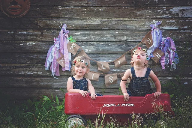 Fot. Pixabay / [url=http://pixabay.com/en/twins-girls-wagon-family-two-cute-757404/]Greyerbaby[/url] / [url=http://pixabay.com/en/service/terms/#download_terms]CC0 Public Domain[/url]