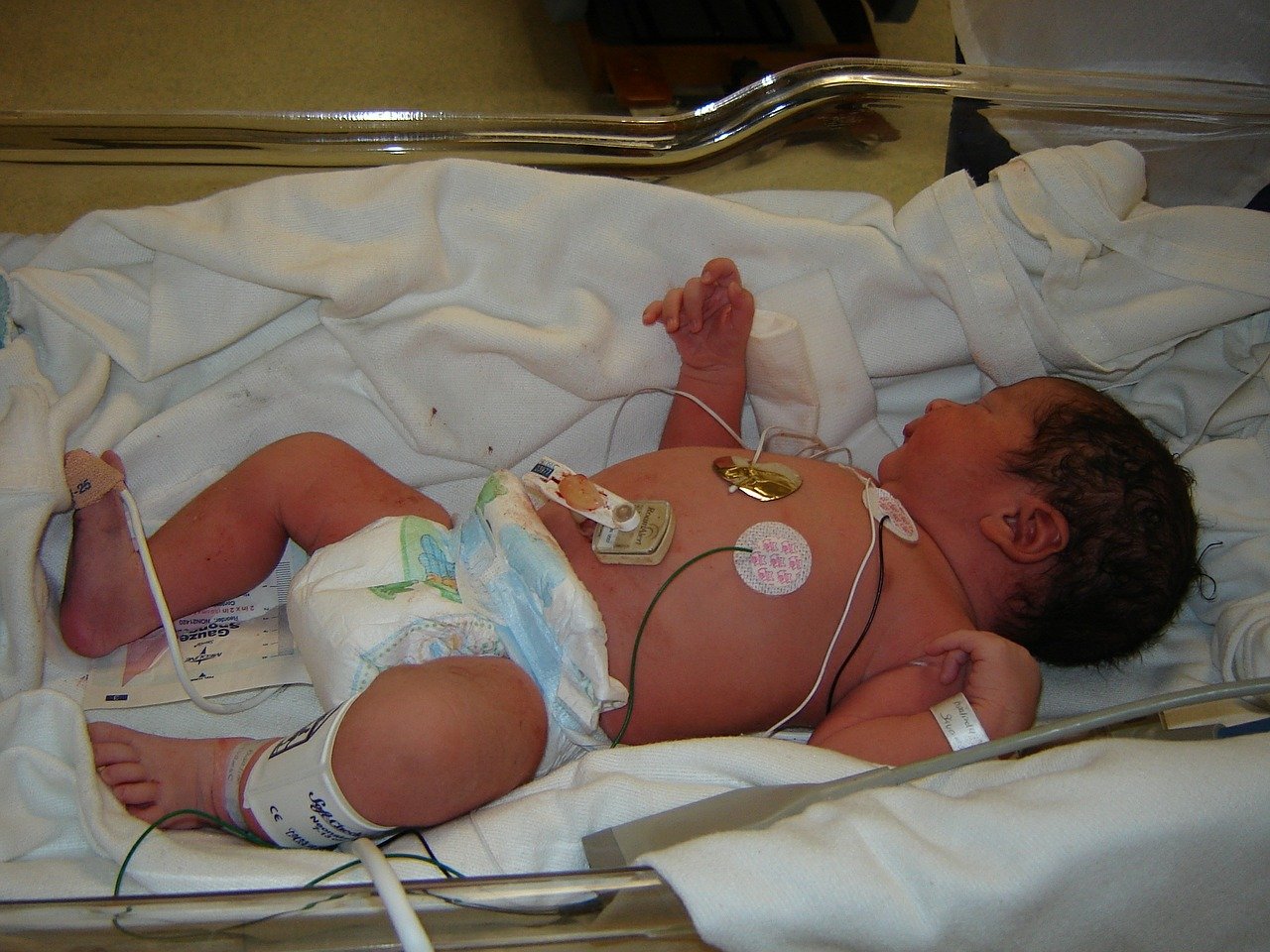 Fot. Pixabay  / [url=http://pixabay.com/pl/bebe-szpital-lekarz-internatem-bebe-616418/]graphweb[/url] / [url=http://pixabay.com/pl/service/terms/#download_terms]CC O[/url] Są dzieci, które w szpitalu spędzają swoje życie, bez rodziców.