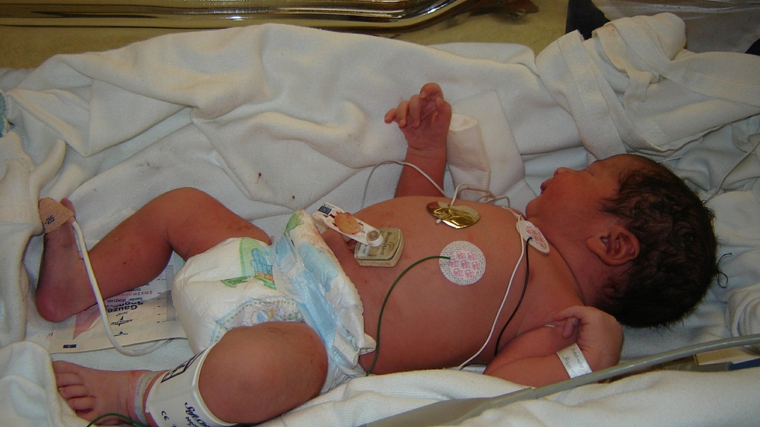 Fot. Pixabay  / [url=http://pixabay.com/pl/bebe-szpital-lekarz-internatem-bebe-616418/]graphweb[/url] / [url=http://pixabay.com/pl/service/terms/#download_terms]CC O[/url] Są dzieci, które w szpitalu spędzają swoje życie, bez rodziców.