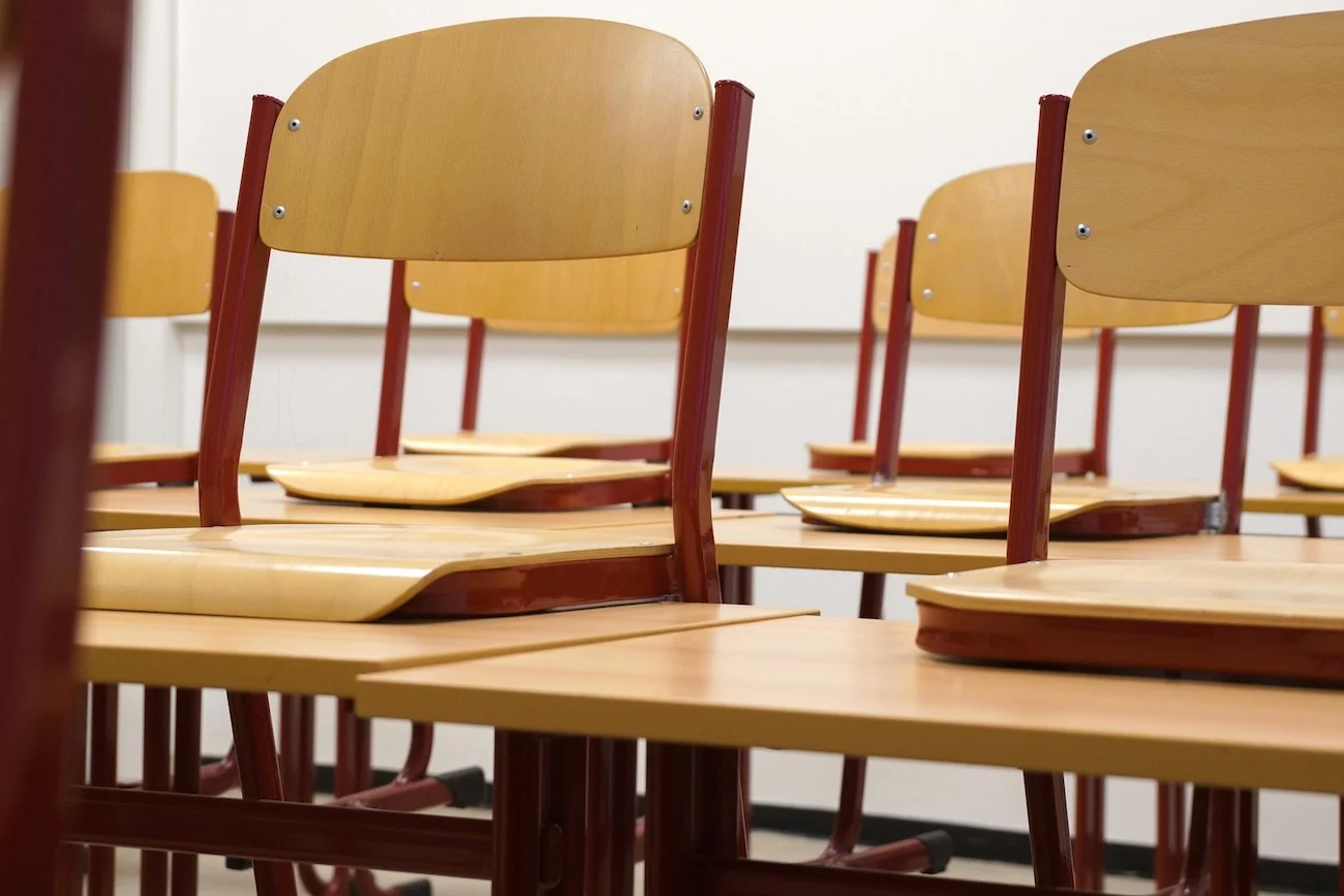 pusta klasa w szkole pusta klasa
