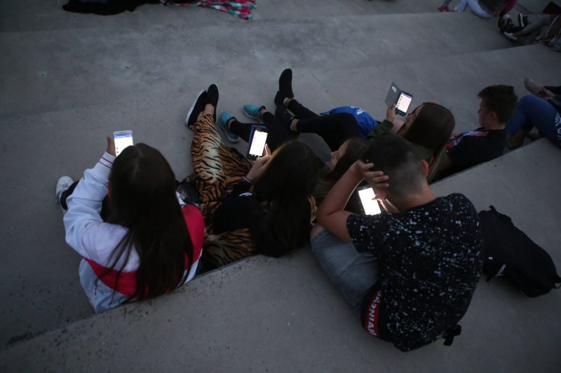 Nauczyciele będą zaglądać w miejsca intymne — to fake news