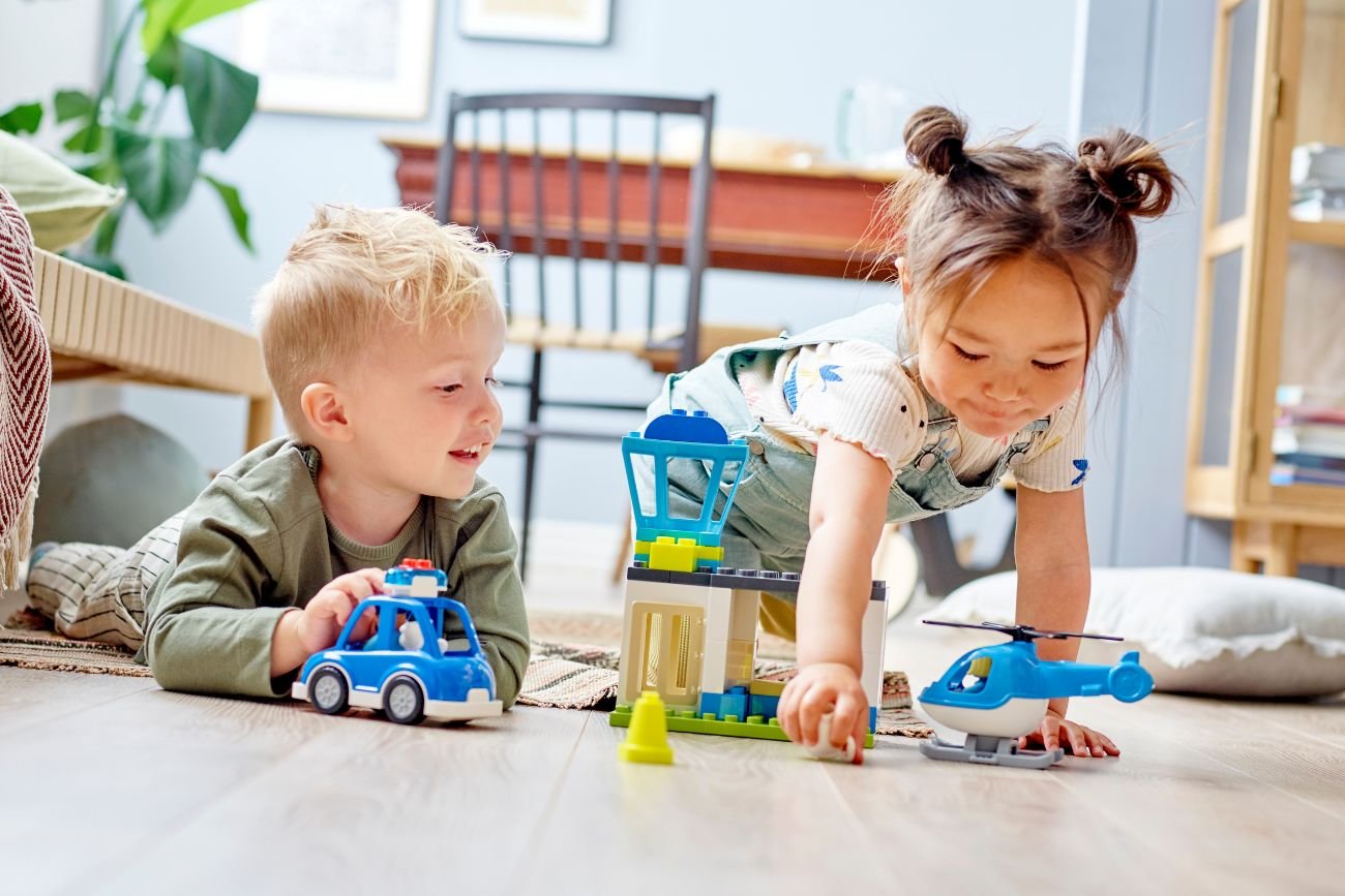 Dla małych dzieci idealne do nauki podstawowych umiejętności są klocki LEGO® DUPLO® projektowane od ponad 50 lat w ścisłej współpracy ze światowej sławy ekspertami od wczesnej edukacji