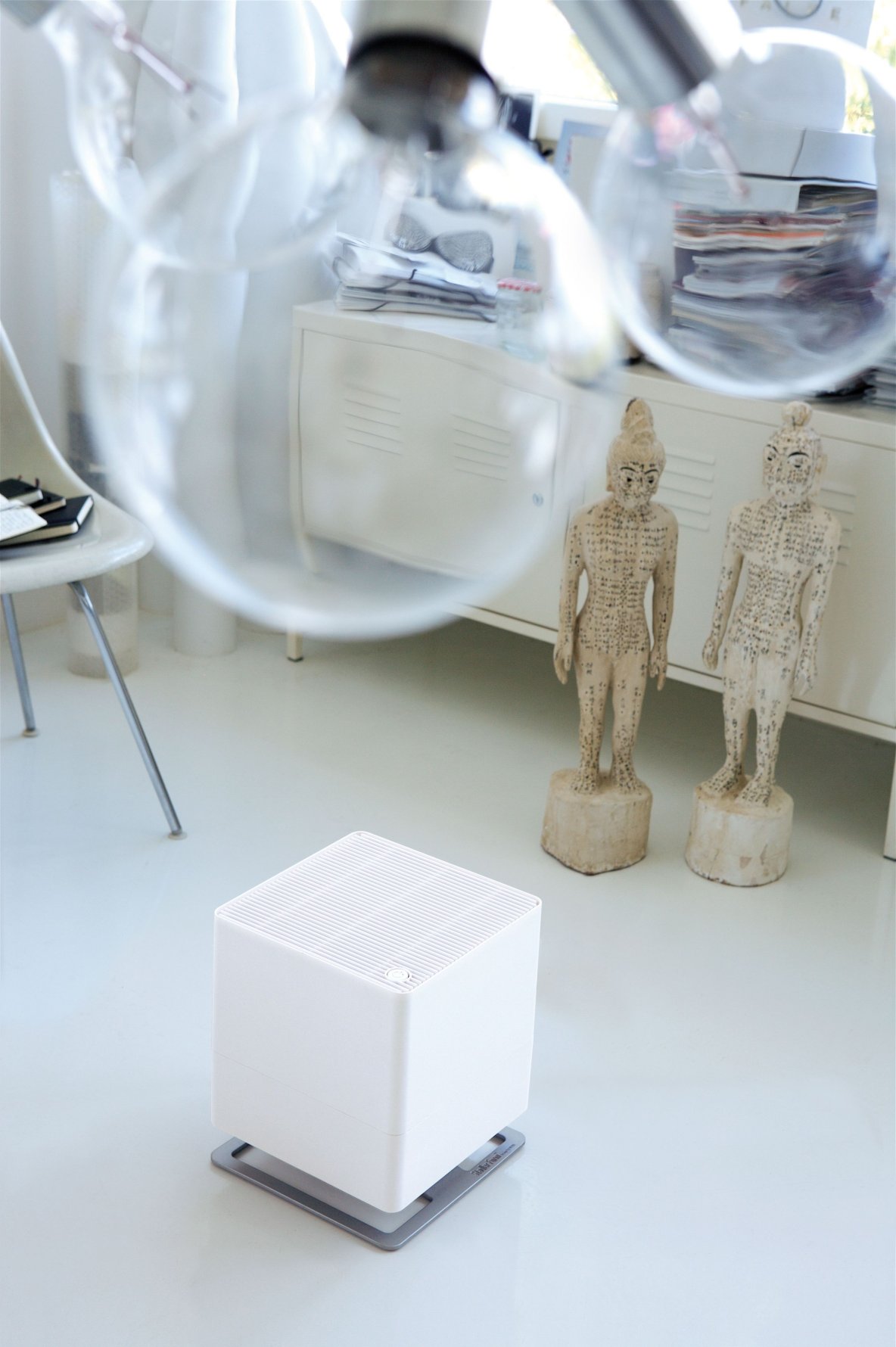 Nawilżacz ewaporacyjny Oskar; dostępny w ofercie firmy Stadler Form również w kolorach czarnym, srebrnym i jagodowym