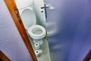 szkolna toaleta