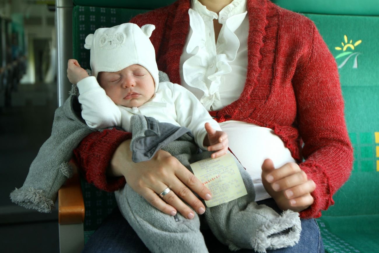 płaczące dziecko w miejscu publicznym