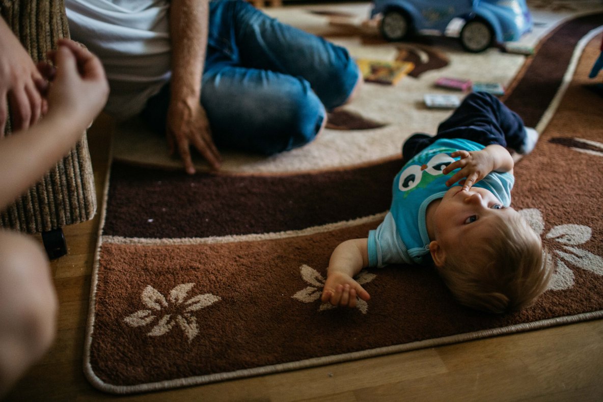 Szymon lubi spędzać czas ze swoim starszym bratem Mateuszem, kiedy ten akurat nie jest w przedszkolu.