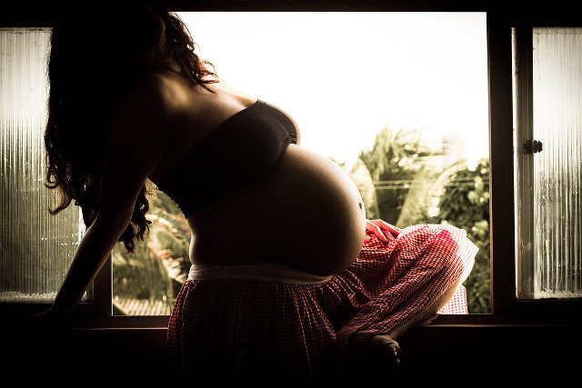 Fot. Pixabay/[url=https://pixabay.com/pl/ci%C4%85%C5%BCy-ci%C4%85%C5%BCa-kobieta-kobiet-matka-706195/]AnnaMorais[/url] / [url=http://bit.ly/CC0-PD]CC0 Public Domain[/url]