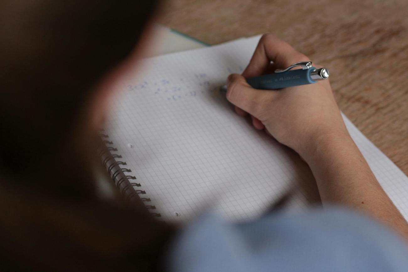 Ojciec przyszedł w klapkach i zażądał wyższej oceny. Nauczycielka: "Wpadł jak po kebaba"