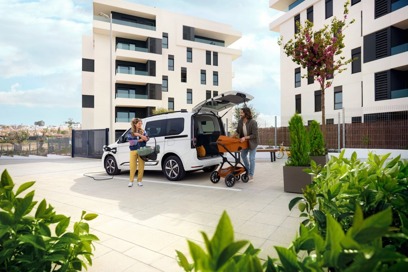 Tak samochód Volkswagen Caddy może ułatwić Tobie i Twoim bliskim najczęstsze w ciągu dnia wyzwania zawodowe i rodzinne.