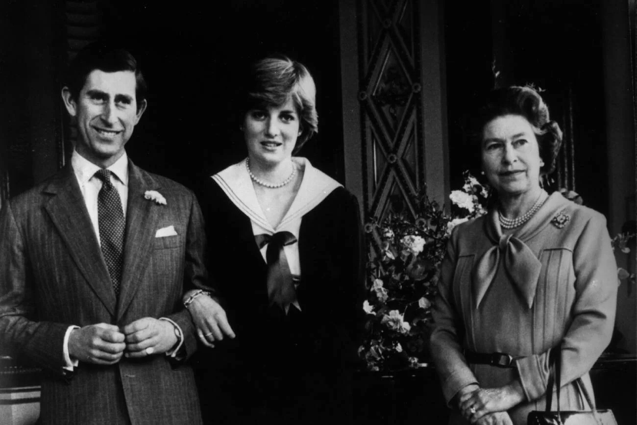 Książę Karol i księża Diana wraz z królową Elżbietą II