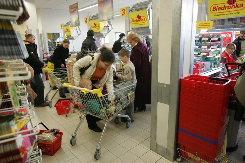 Niepełnosprawni bez kolejki mogą zostać obsłużeni w tzw. kasach pierwszeństwa