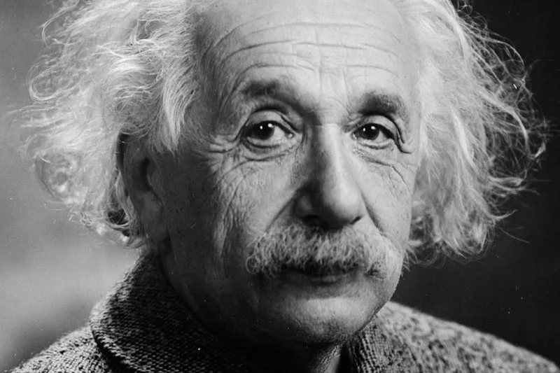 6 cytatów Alberta Einsteina o edukacji