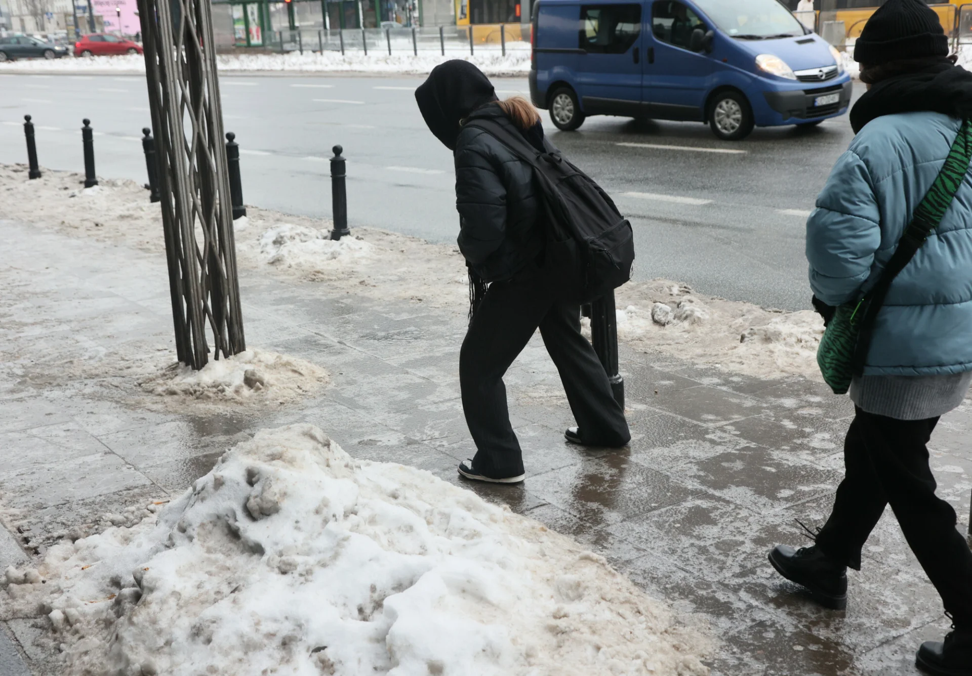 Gołoledź sparaliżowała kraj. Odwołane zajęcia, brak komunikacji miejskiej