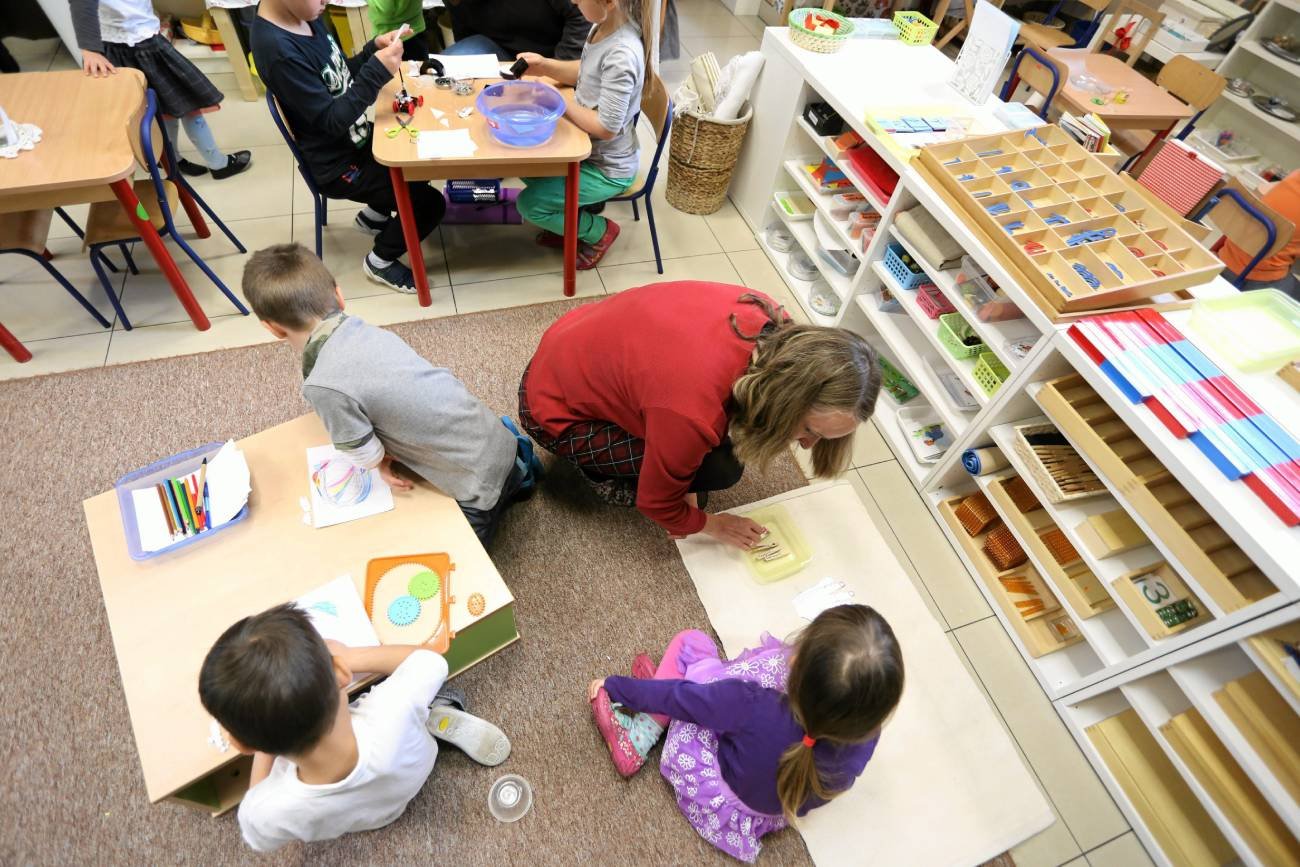 5 kroków do domowej zabawy w duchu Montessori. Nie musisz mieć wielu sprzętów