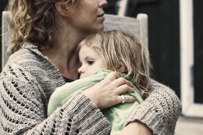 Udawany optymizm to prosta droga do rodzicielskiego wypalenia