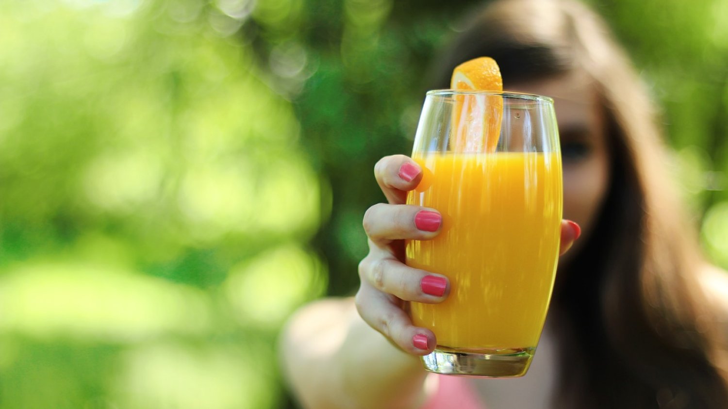 [url=http://pixabay.com/pl/photos/download/orange-juice-569064_1280.jpg?attachment&modal]Pixabay[/url] / [url=http://pixabay.com/pl/service/terms/#download_terms]CC O[/url] Jedz w Święta na zdrowie!