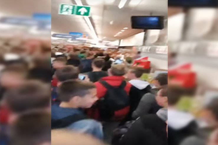 Uczniowie szturmują sklepy.