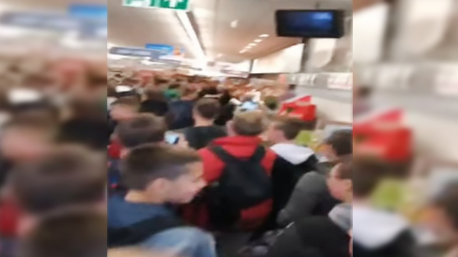 Uczniowie szturmują sklepy.