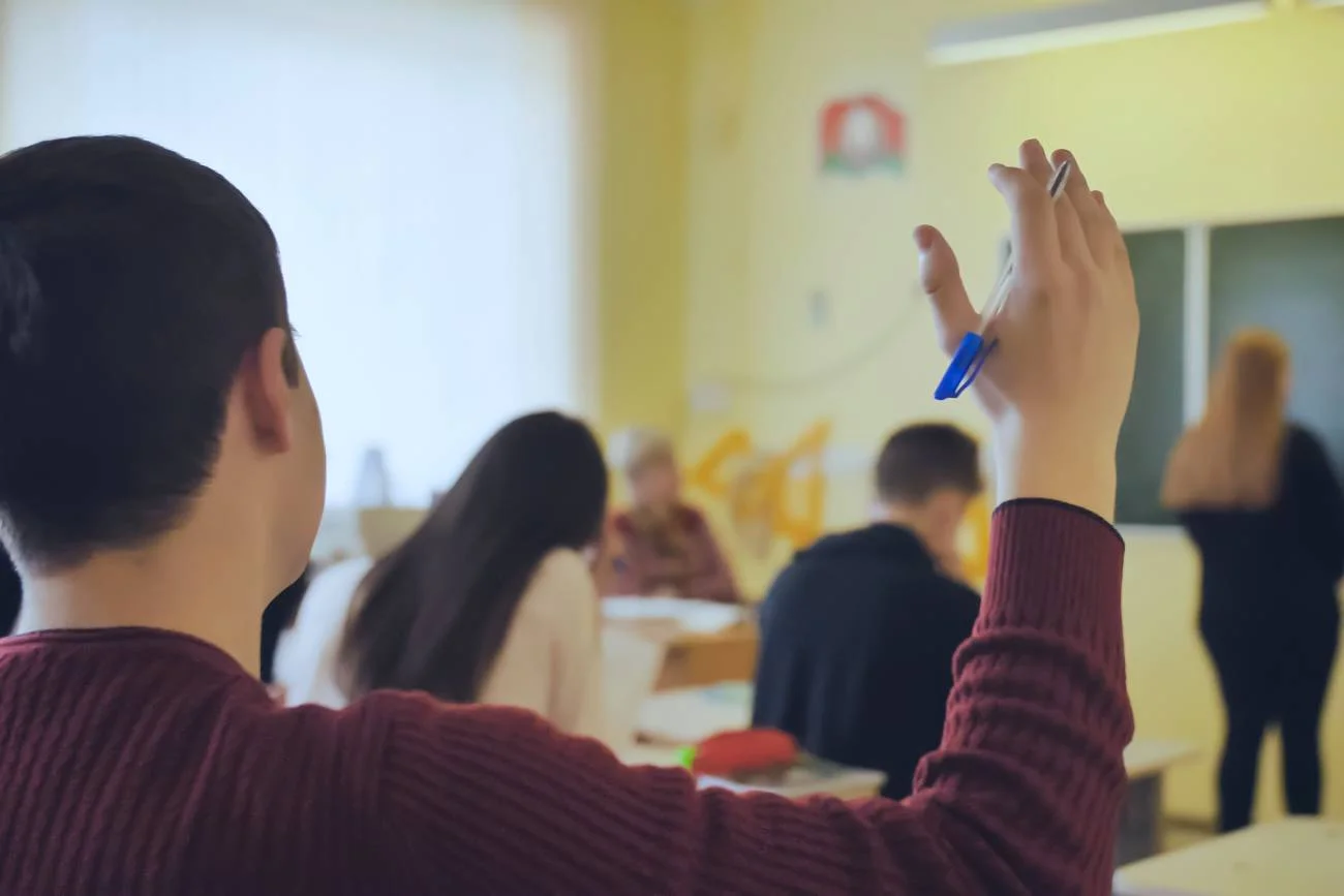 Uczeń zgłasza się do odpowiedzi na lekcji. Uczeń zgłasza się do odpowiedzi na lekcji.