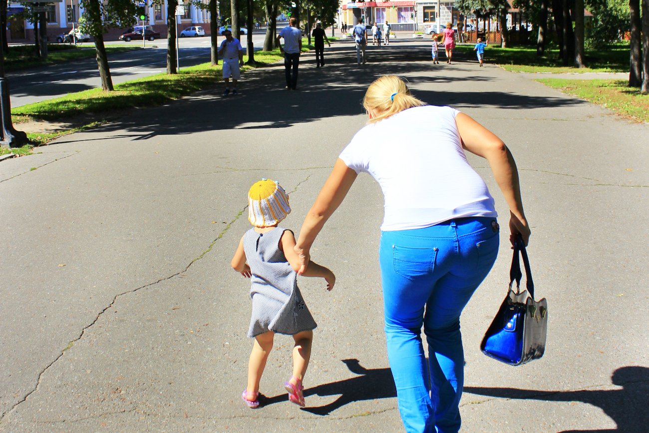 rodzic, dziecko, surowy rodzic, rygorystyczny rodzic, wychowanie