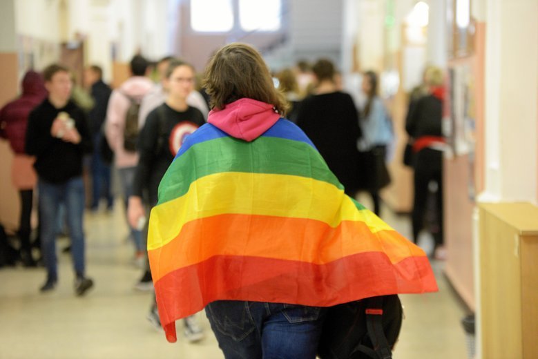 Dyrektorzy i nauczyciele dostali od "Solidarności" pouczenie w sprawie "Tęczowego Piątku"...